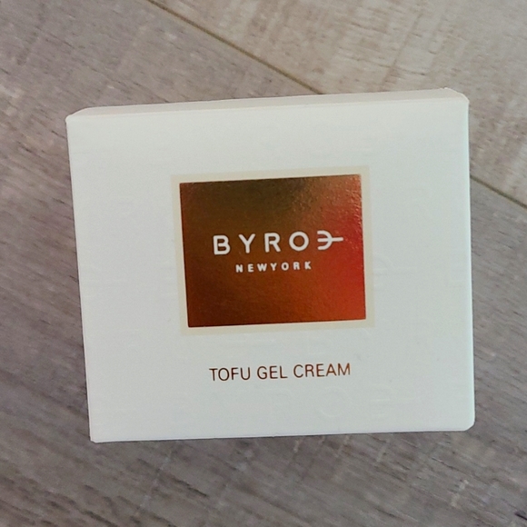 Byroe tofu gel cream - Picture 1 of 3